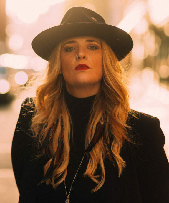ELLES BAILEY // Support MORGANWAY